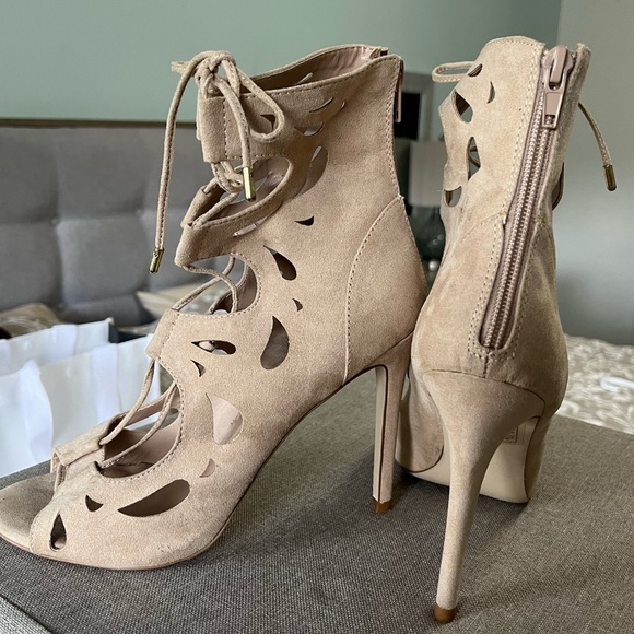 High heels - Picture 4 of 6